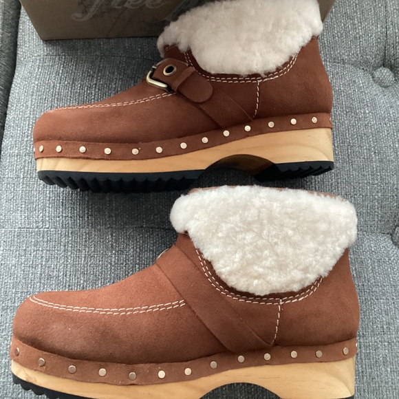 Free People Oak Genuine Shearling Clog Boot (Women) 6.5M - Picture 7 of 13